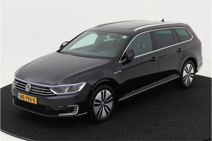 VOLKSWAGEN PASSAT 2015 wvwzzz3czge137388