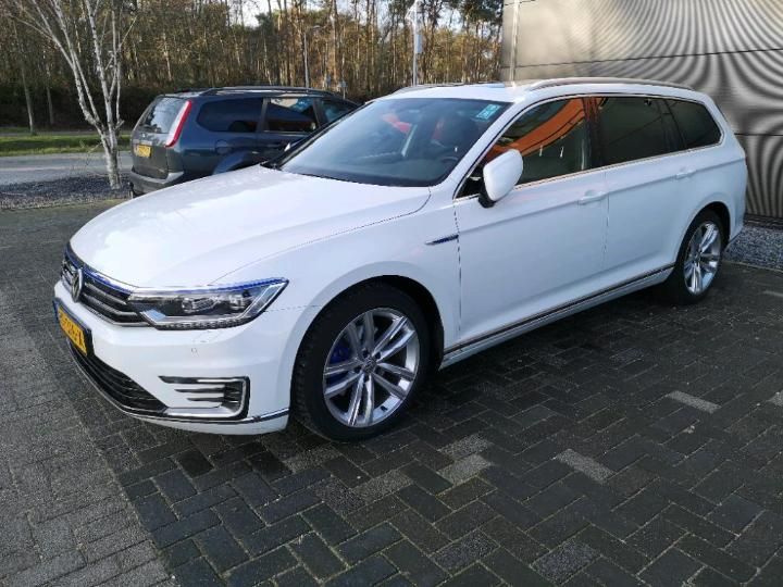 VOLKSWAGEN PASSAT 2015 wvwzzz3czge145296