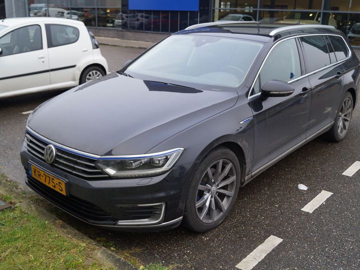 VOLKSWAGEN PASSAT 2016 wvwzzz3czge238185