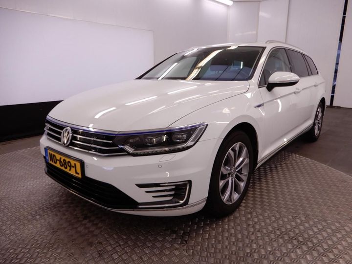 VOLKSWAGEN PASSAT 2016 wvwzzz3czhe081825