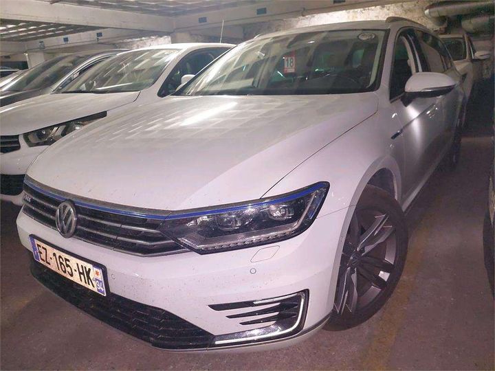 VOLKSWAGEN PASSAT 2018 wvwzzz3czje034058