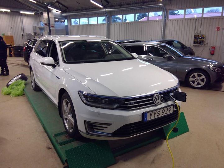 VOLKSWAGEN PASSAT 2017 wvwzzz3czje108951