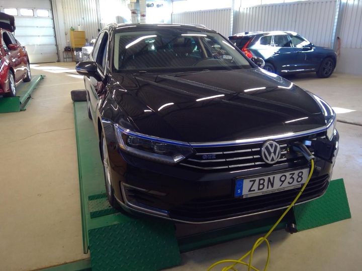 VOLKSWAGEN PASSAT 2018 wvwzzz3czje124894