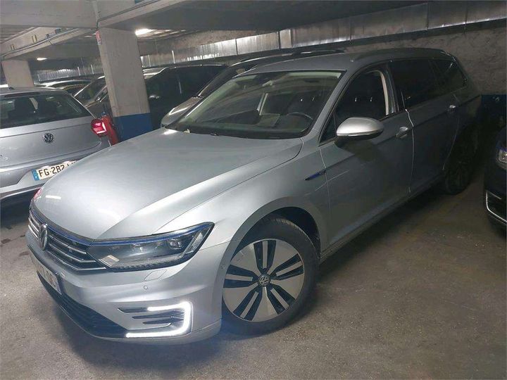 VOLKSWAGEN PASSAT 2018 wvwzzz3czje141323