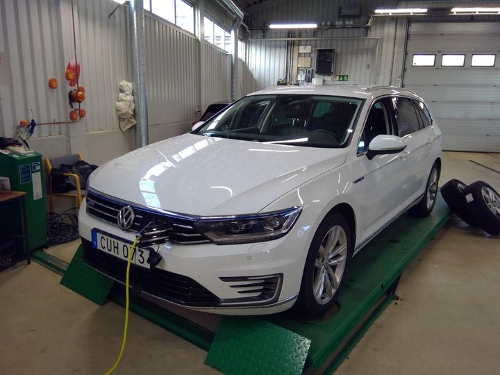 VOLKSWAGEN PASSAT 2018 wvwzzz3czke013102