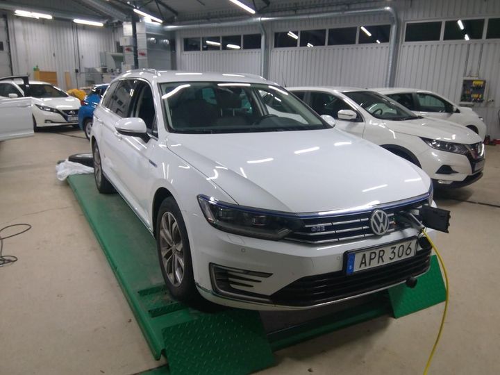 VOLKSWAGEN PASSAT 2018 wvwzzz3czke013806