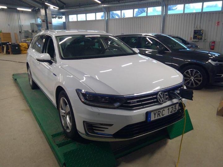 VOLKSWAGEN PASSAT 2018 wvwzzz3czke014169