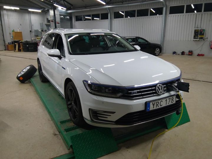 VOLKSWAGEN PASSAT 2018 wvwzzz3czke014301