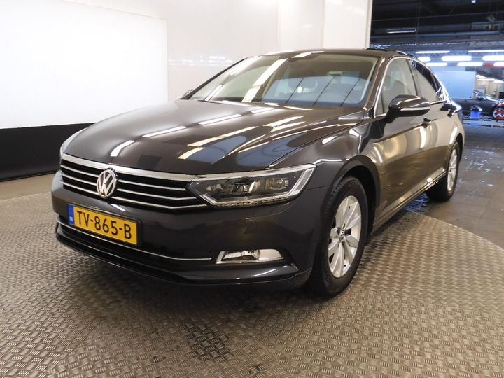 VOLKSWAGEN PASSAT 2018 wvwzzz3czke022175