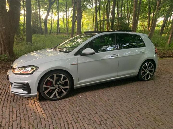 VOLKSWAGEN GOLF 2018 wvwzzzauzjw093606