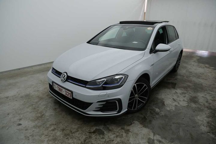 VOLKSWAGEN GOLF 2018 wvwzzzauzjw806588