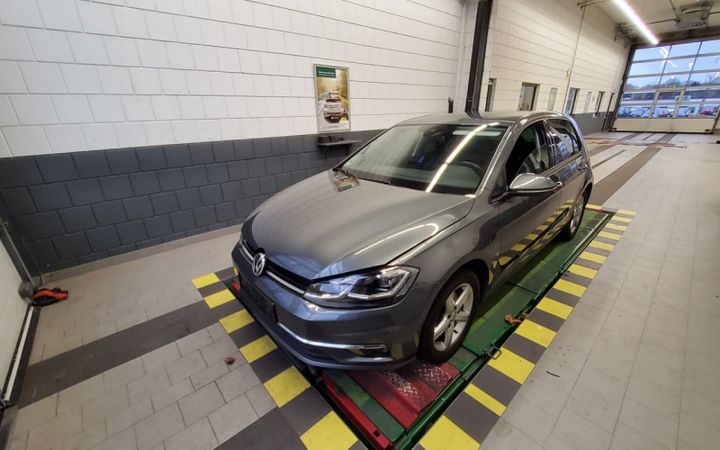 VOLKSWAGEN GOLF 2018 wvwzzzauzkp013818