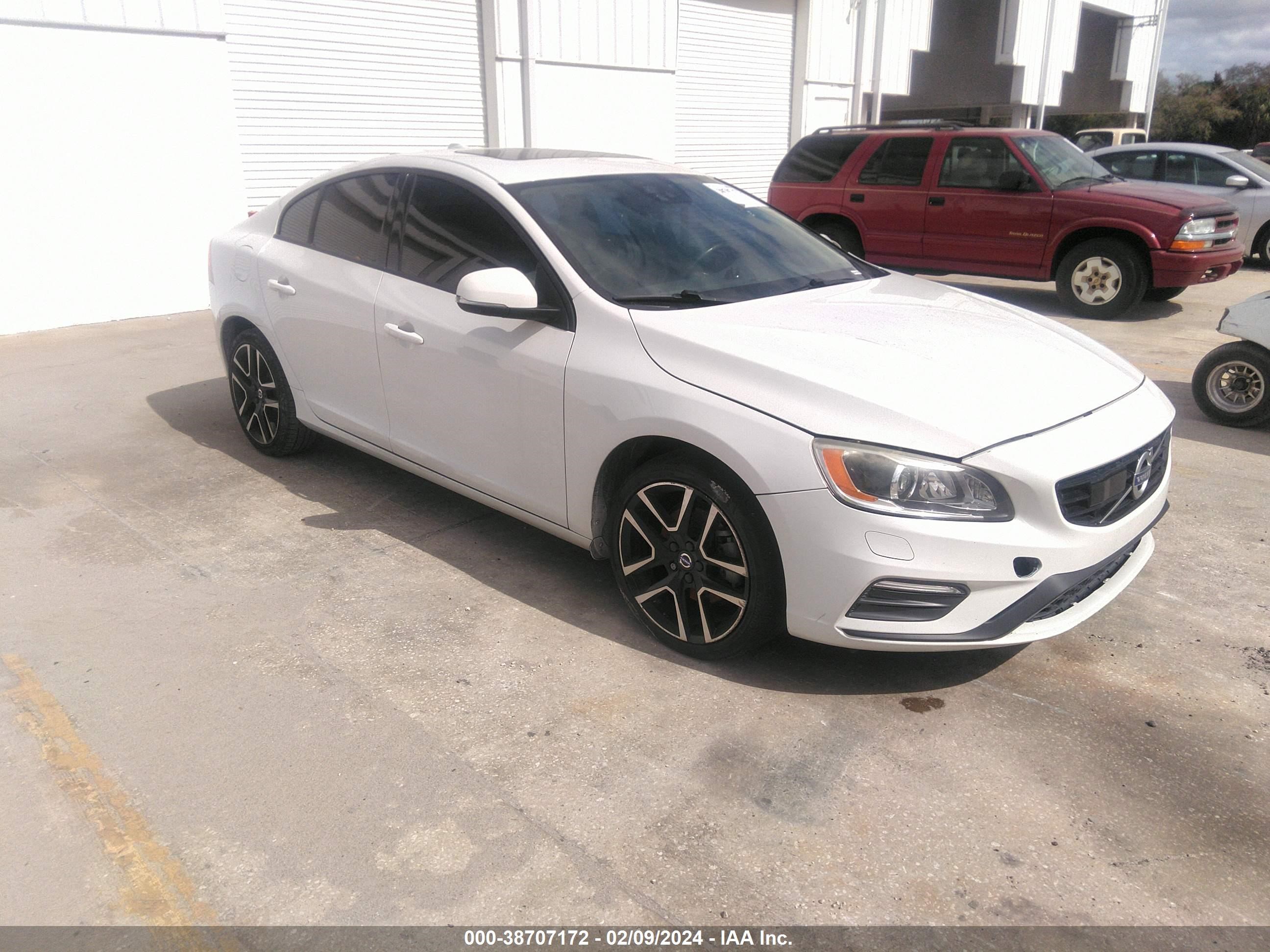 VOLVO S60 2017 yv126mflxh2434257