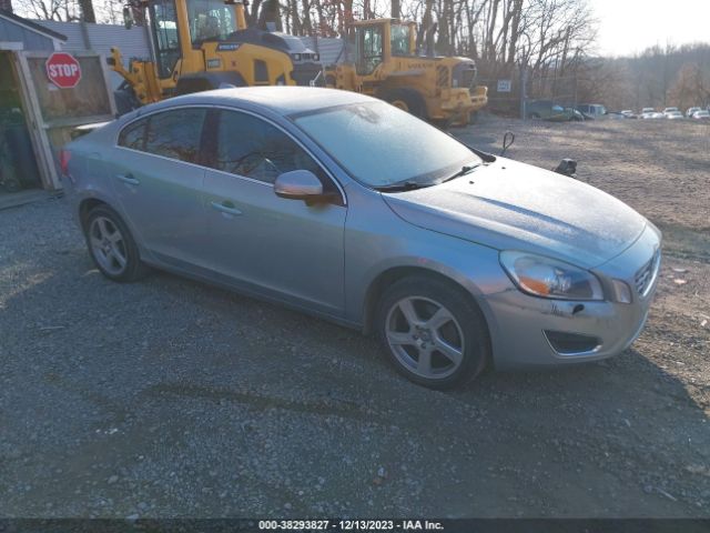 VOLVO S60 2013 yv1612fh9d2219947