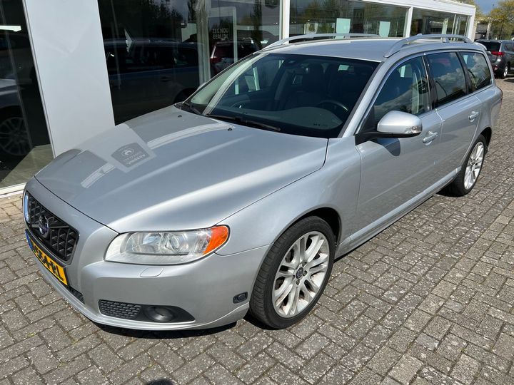 VOLVO V70 2010 yv1bw0550a1145075