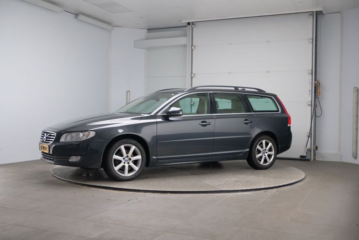 VOLVO V70 2016 yv1bw41l0g1369115