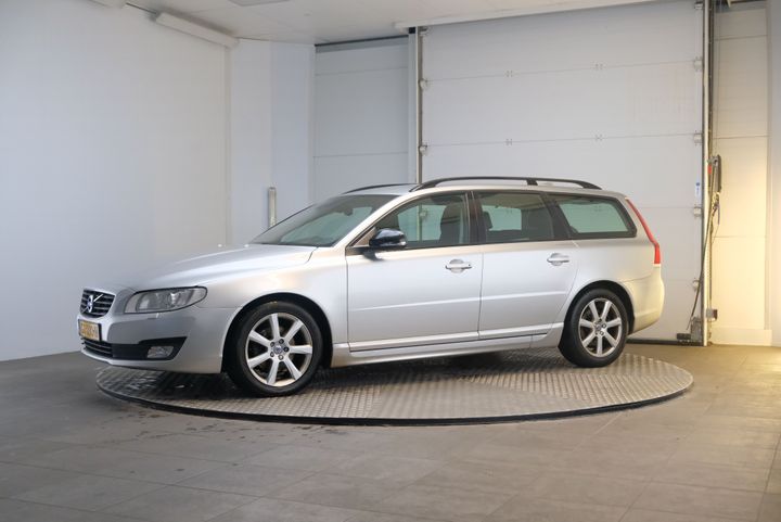 VOLVO V70 2015 yv1bw41l1g1354008