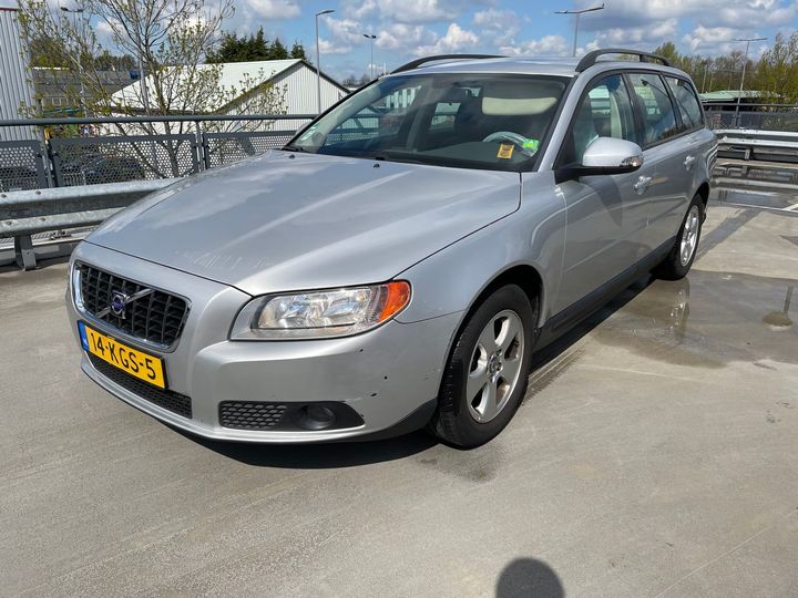 VOLVO V70 2009 yv1bw435291071085