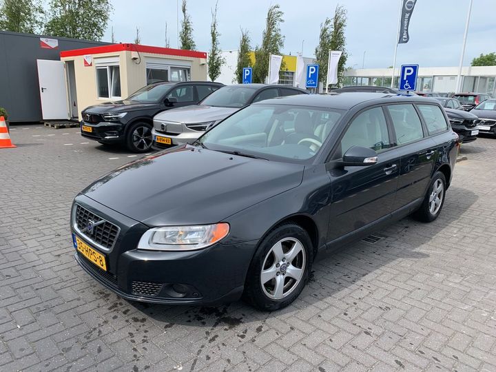 VOLVO V70 2009 yv1bw435291097006