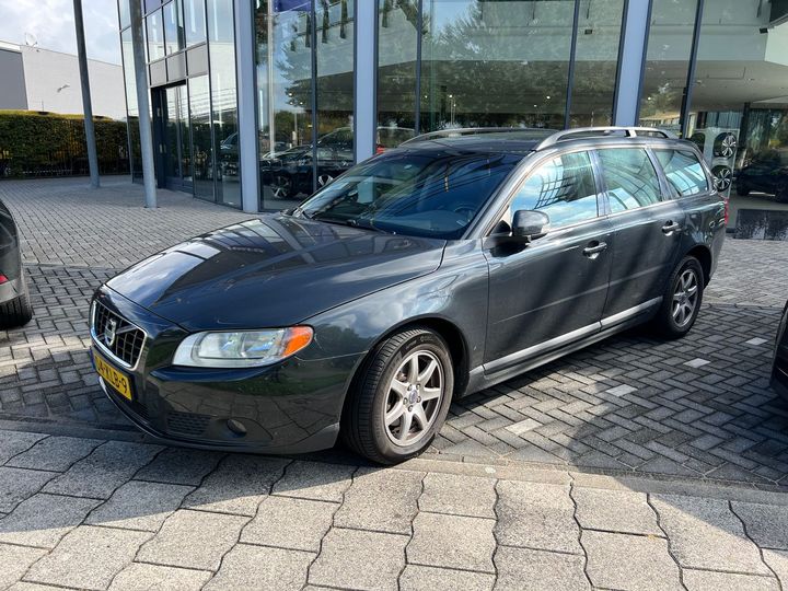 VOLVO V70 2010 yv1bw4352a1143207