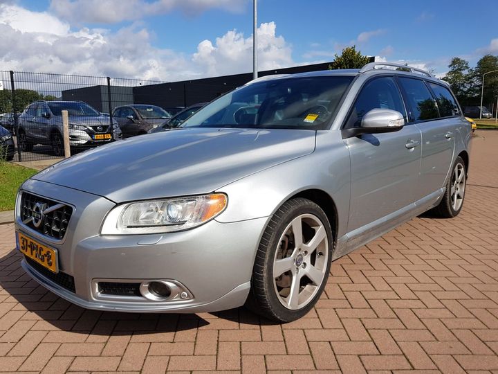 VOLVO V70 2011 yv1bw4451b1202940