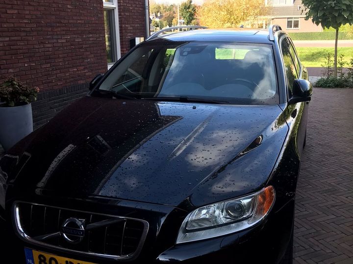 VOLVO V70 2011 yv1bw48a1c1218168