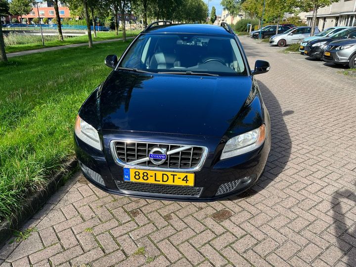 VOLVO V70 2010 yv1bw7240a1155924