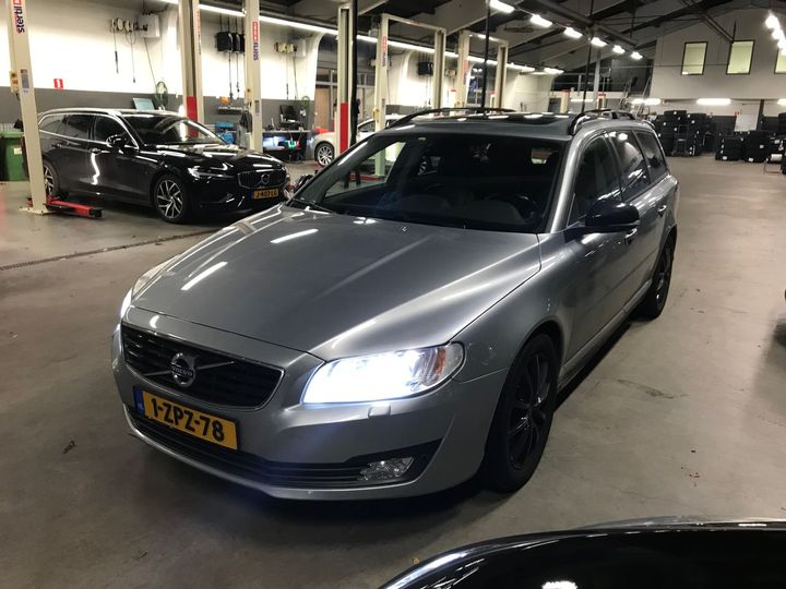 VOLVO V70 2015 yv1bw7381f1321236