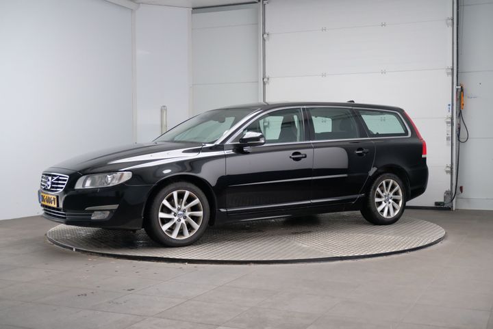 VOLVO V70 2017 yv1bw738dg1370395