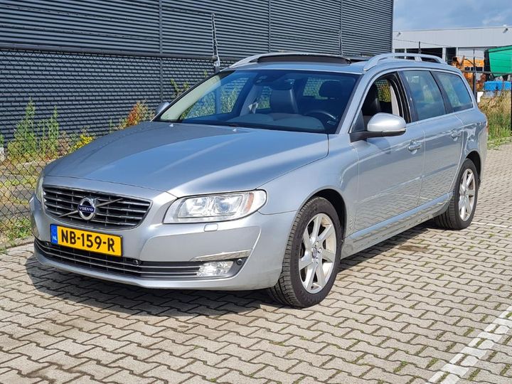 VOLVO V70 2017 yv1bw738dg1372630