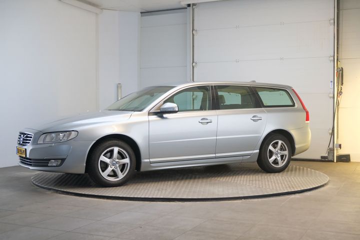 VOLVO V70 2017 yv1bw7981g1367593