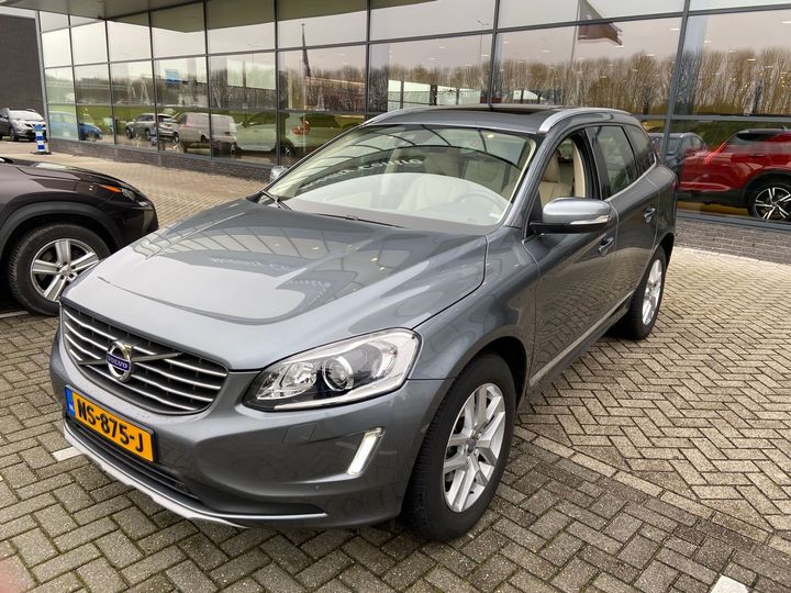 VOLVO XC60 2017 yv1dz40ldh2159657