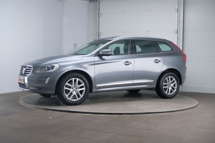 VOLVO XC60 2017 yv1dz40ldh2170040