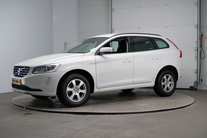 VOLVO XC60 2017 yv1dzarc1h2179642