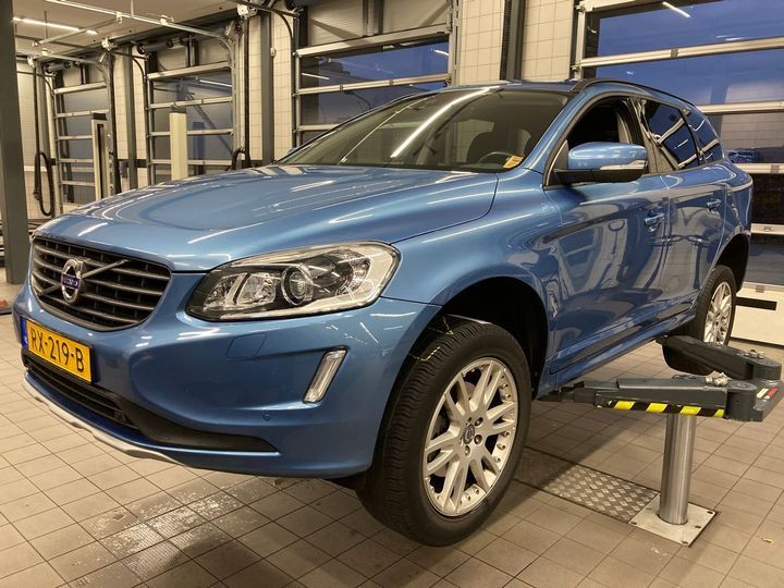 VOLVO XC60 2017 yv1dzarcdh2121648