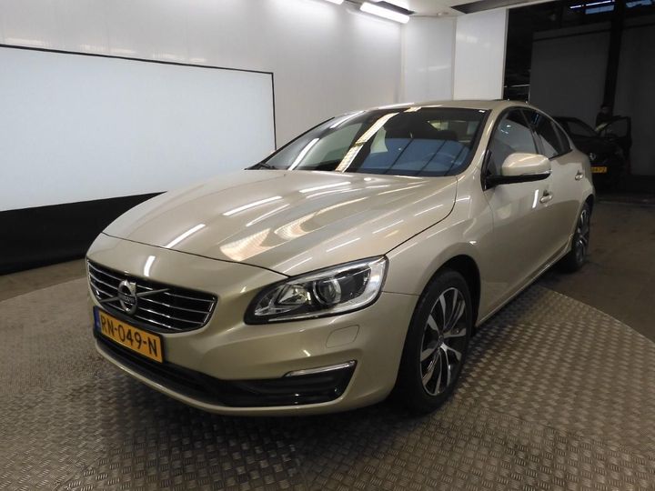 VOLVO S60 2018 yv1fs74c1j2461738