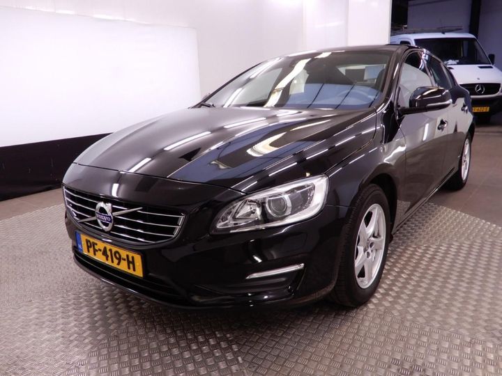 VOLVO S60 2017 yv1fs7880j2451159