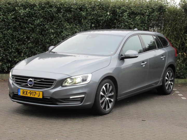 VOLVO V60 ESTATE 2018 yv1fw28l0j2397271