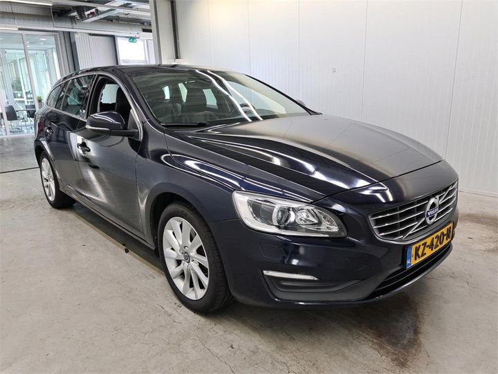 VOLVO V60 2017 yv1fw29l0h1354983