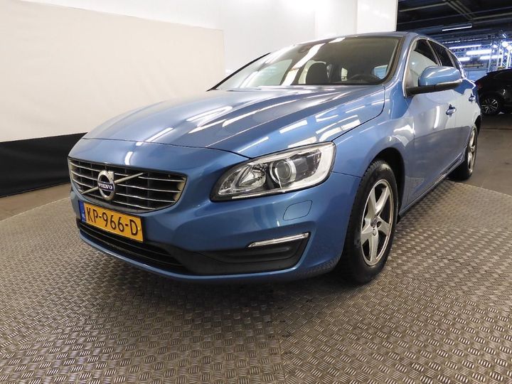 VOLVO V60 2016 yv1fw7481h1346006