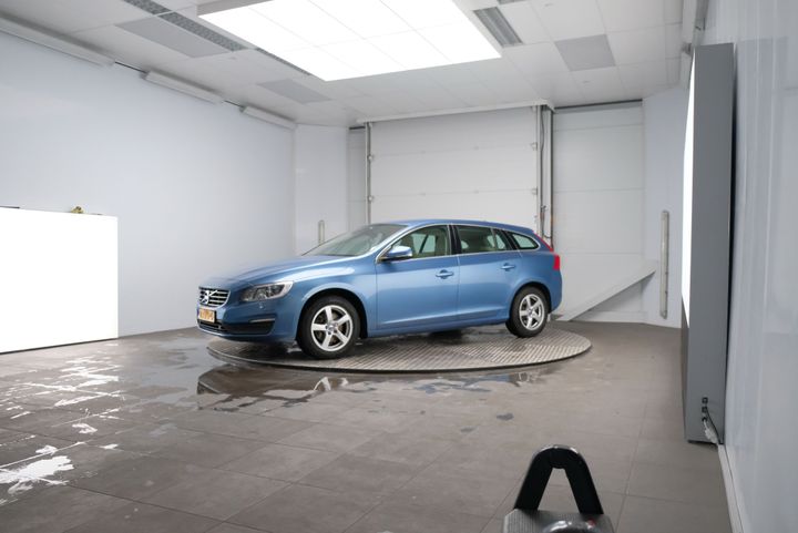 VOLVO V60 2017 yv1fw7481h1361846