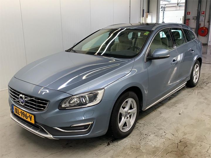 VOLVO V60 2016 yv1fw7880h1343689