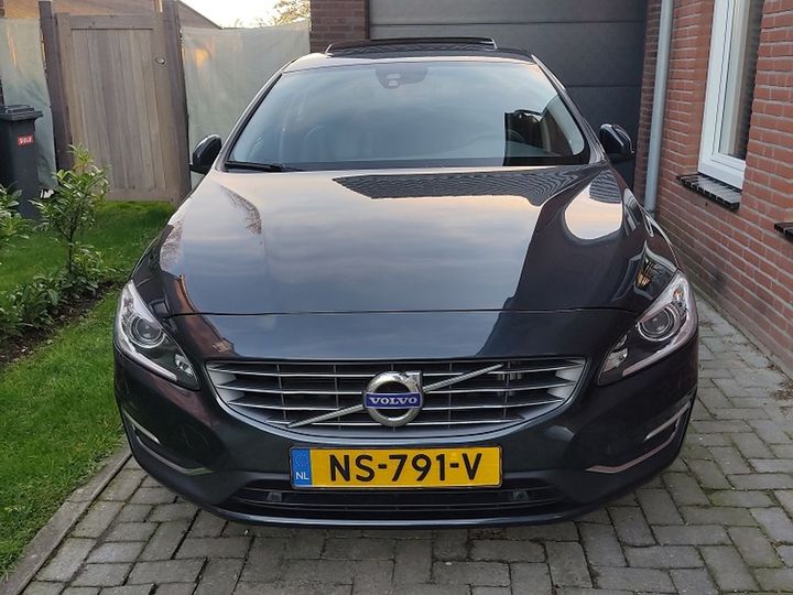 VOLVO V60 2017 yv1fw7980h1371406