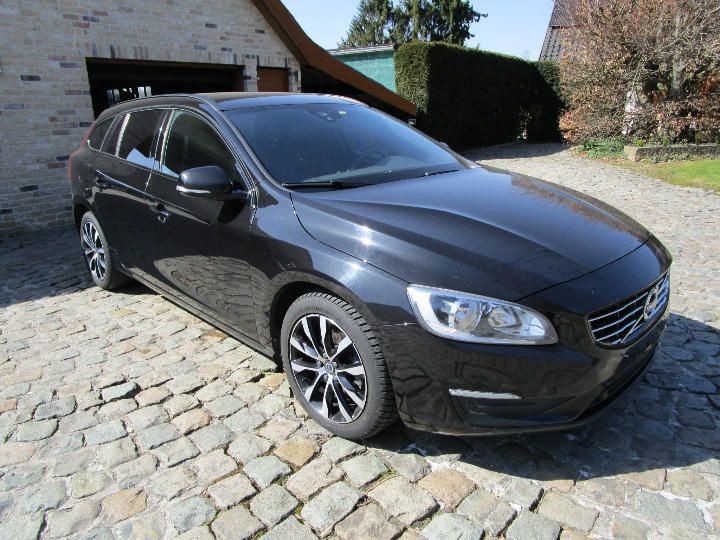 VOLVO V60 ESTATE 2018 yv1fw79c0j2398225