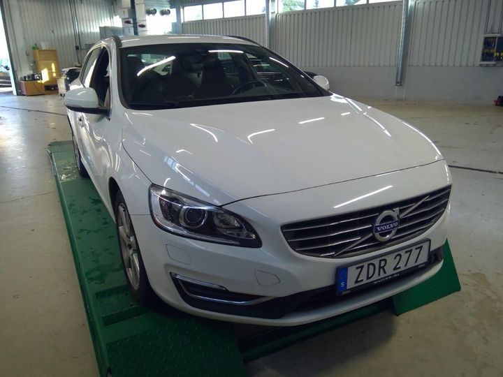 VOLVO V60 2018 yv1fw79c1j2394038