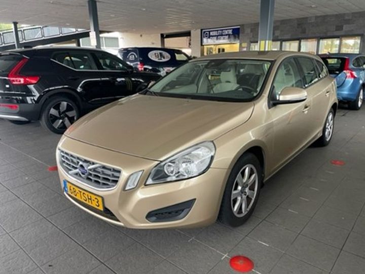 VOLVO V60 2012 yv1fw84a1c1076431