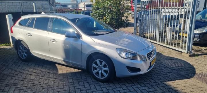 VOLVO V60 ESTATE 2013 yv1fw84a1d1138997