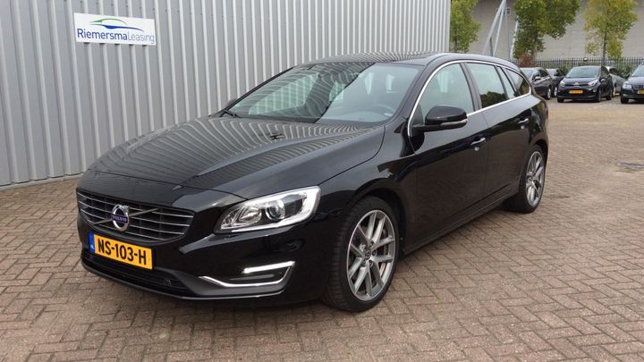 VOLVO V60 2017 yv1fwa881h1359910