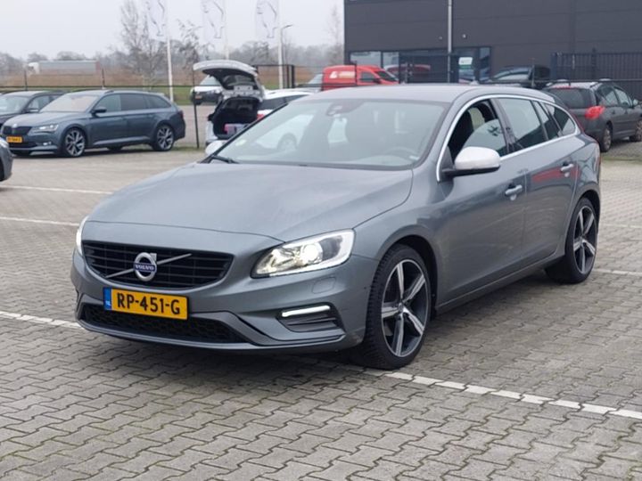 VOLVO V60 2018 yv1fwa8c1j2393096