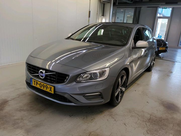 VOLVO V60 2018 yv1fwa8c1j2408758